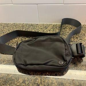 Lululemon Athletica Everywhere Belt Bag - Black